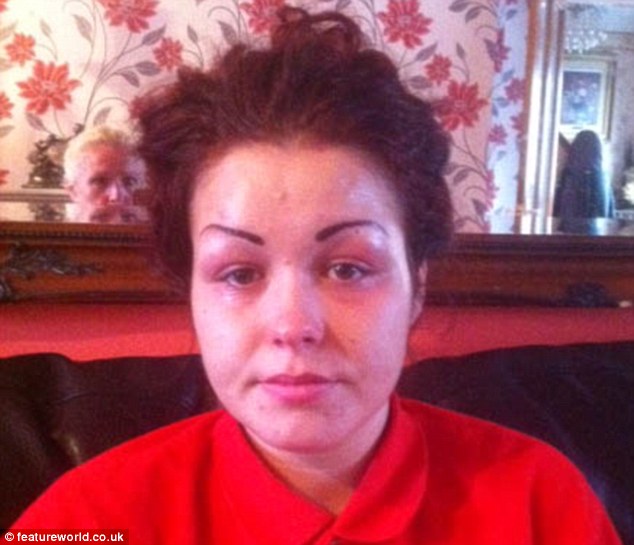 2661DF9000000578-2983554-Clownish_Delsha_Campbell_says_she_has_been_left_looking_like_a_c-a-2_1425899168329