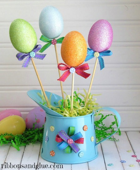 Spring Planting Centerpiece - 40 Beautiful DIY Easter Centerpieces to Dress Up Your Dinner Table