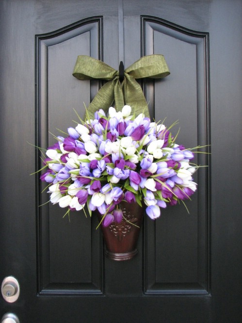 Tulip Door Decor - 80 Fabulous Easter Decorations You Can Make Yourself