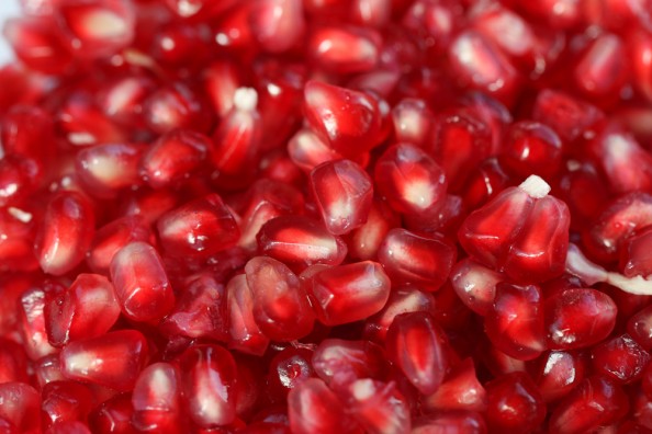 how exactly to Peel a Pomegranate | foodnfocus.com