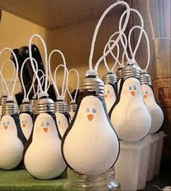 12.) Old lightbulbs make adorable penguin ornaments.