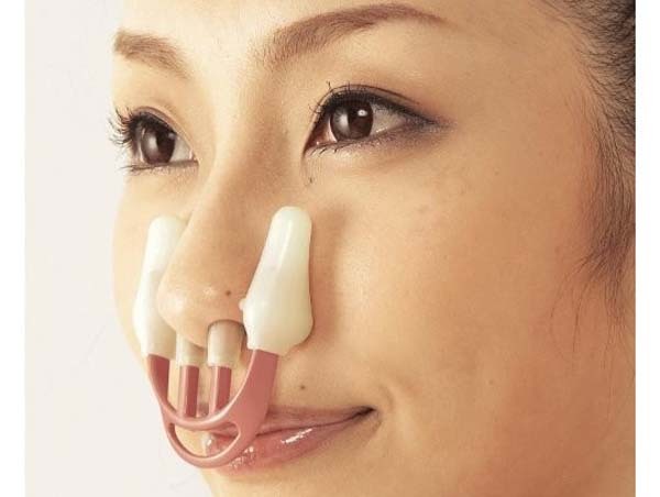 6.) Hana Tsun Nose Straightener: Hate your crooked nostrils? Make an effort to straighten it out by putting on this contraption. I really hope you don