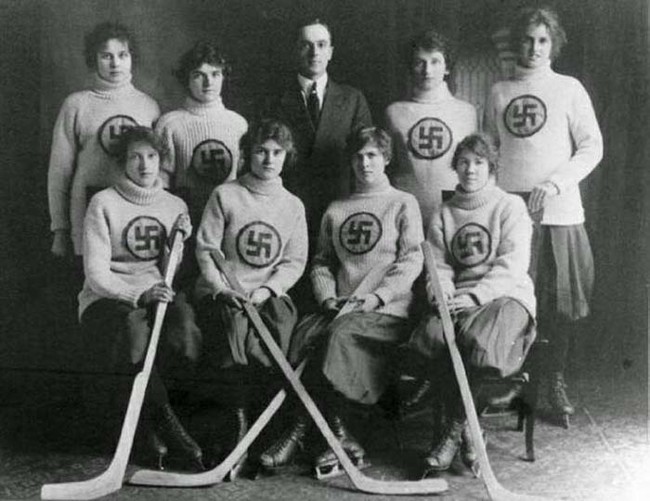 Another team photo of the Edmonton Swastikas.